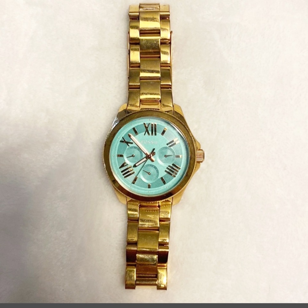 EUC- Fossil Cecil Turquoise Watch w/ Gold Band. No Face Damage. Needs Battery.